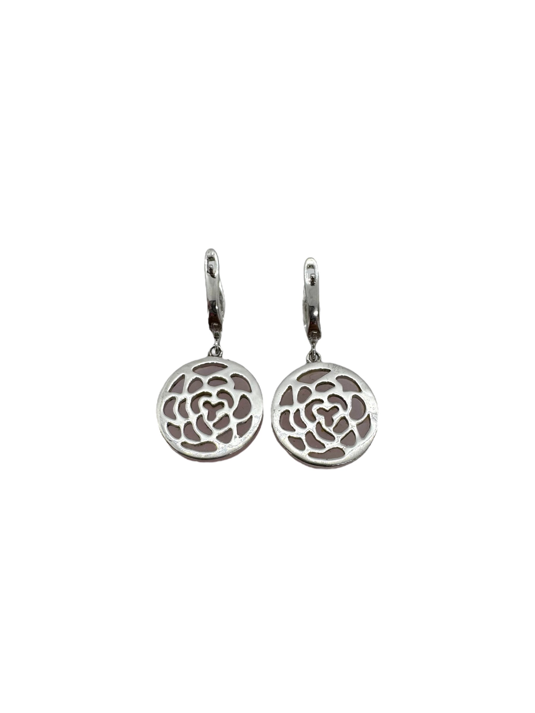 Cabochões de quartzo rosa e brincos de prata