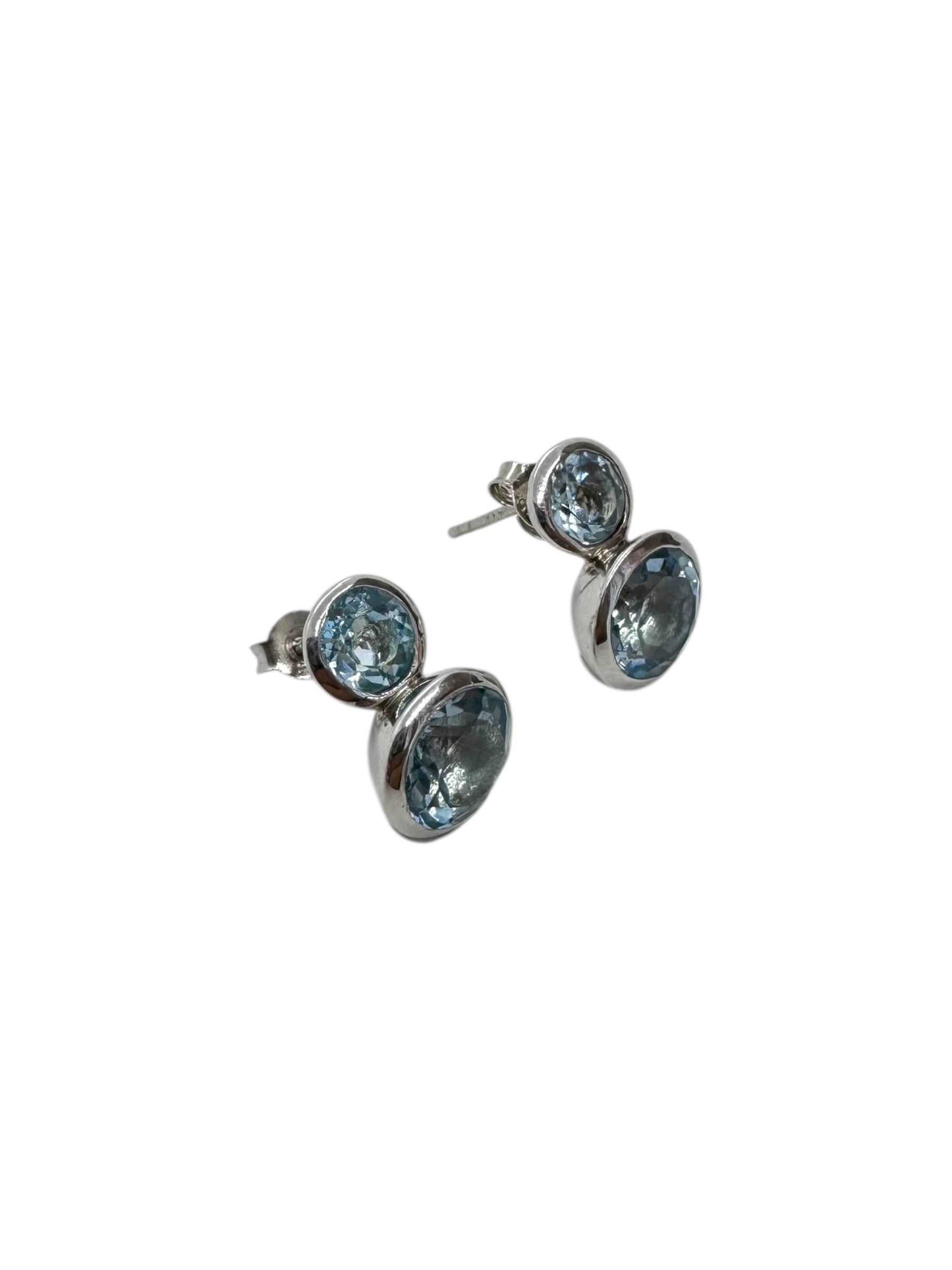 Brincos de topázio azul e prata de lei com lapidação dupla de diamantes