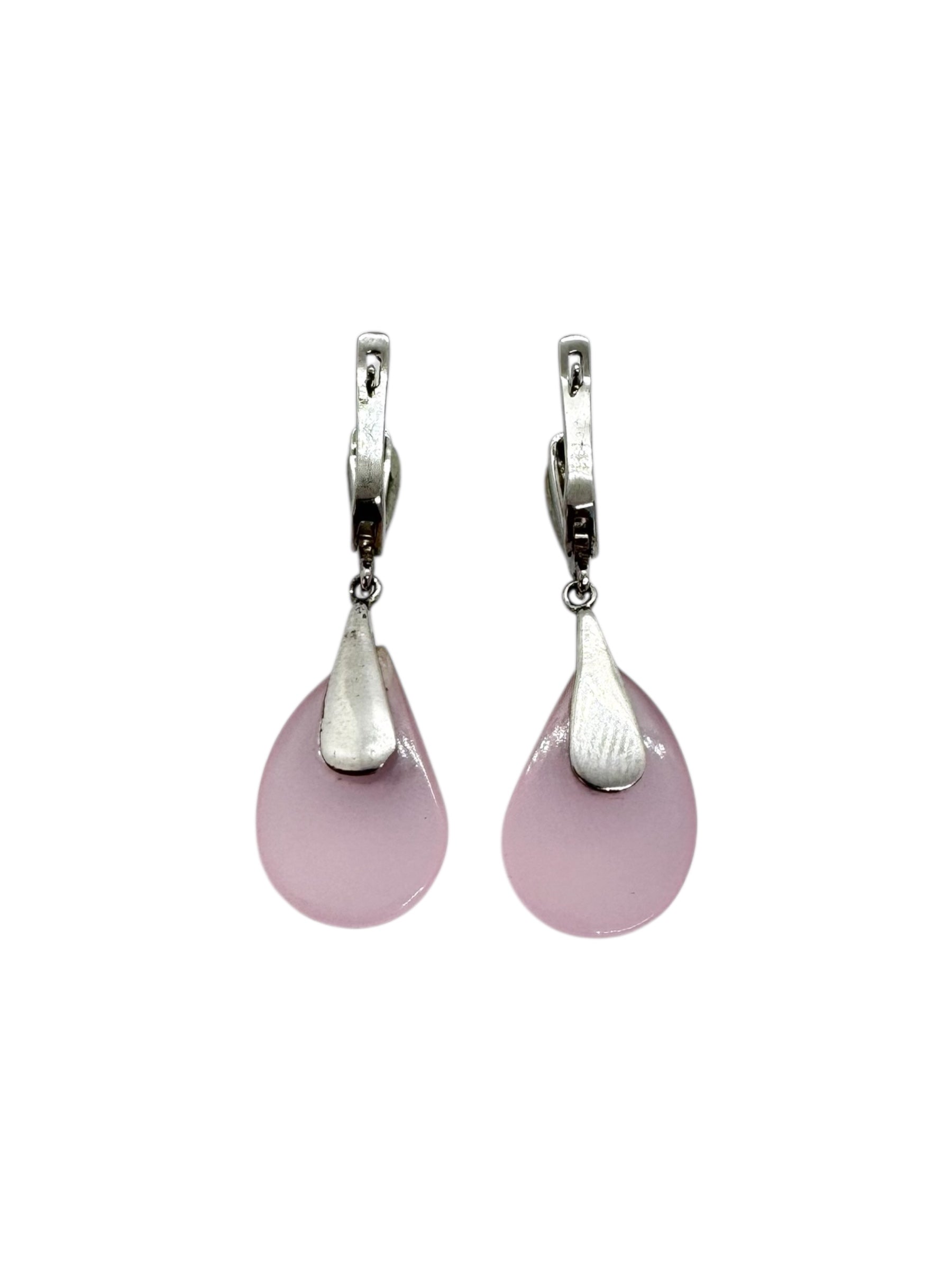 Cabochões de quartzo rosa e brincos de prata