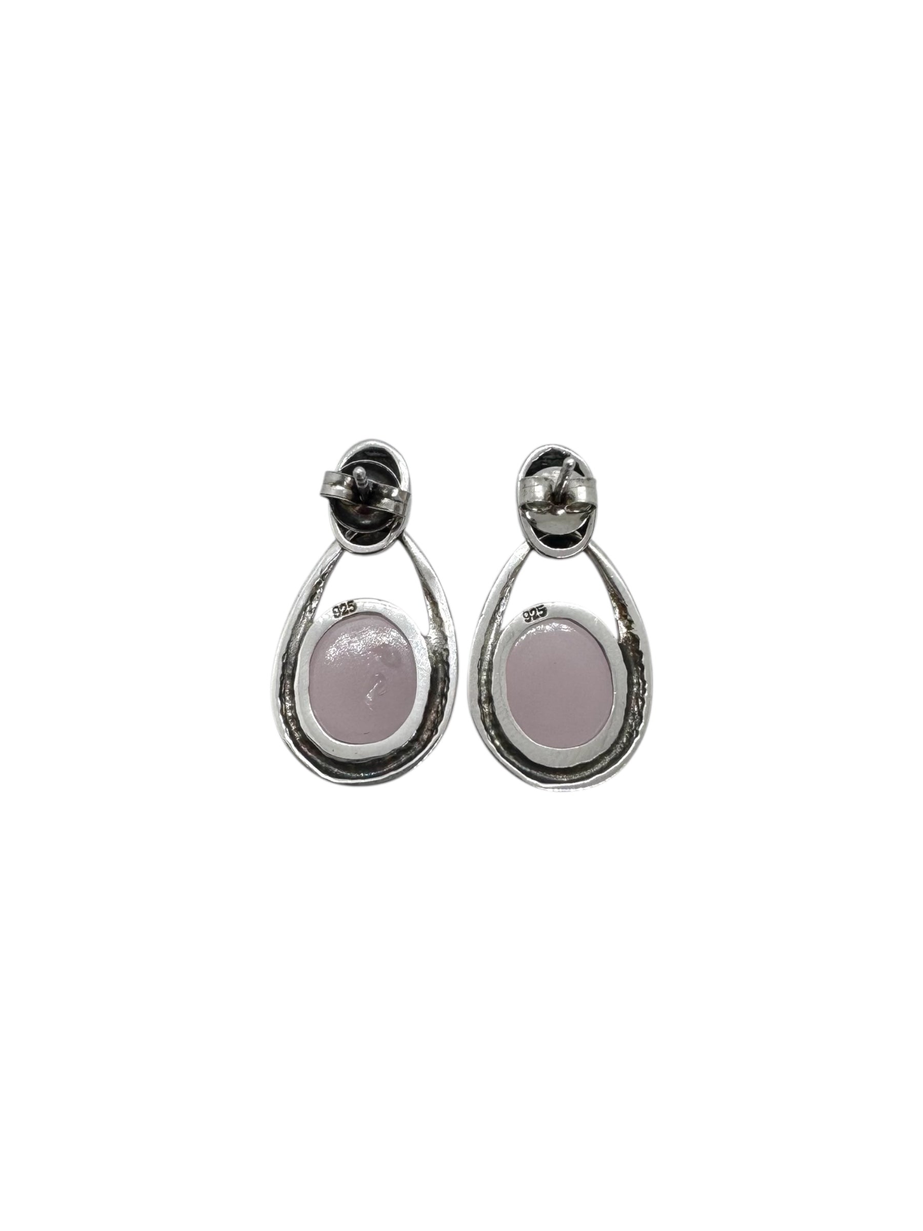 Cabochões de quartzo rosa e brincos de prata