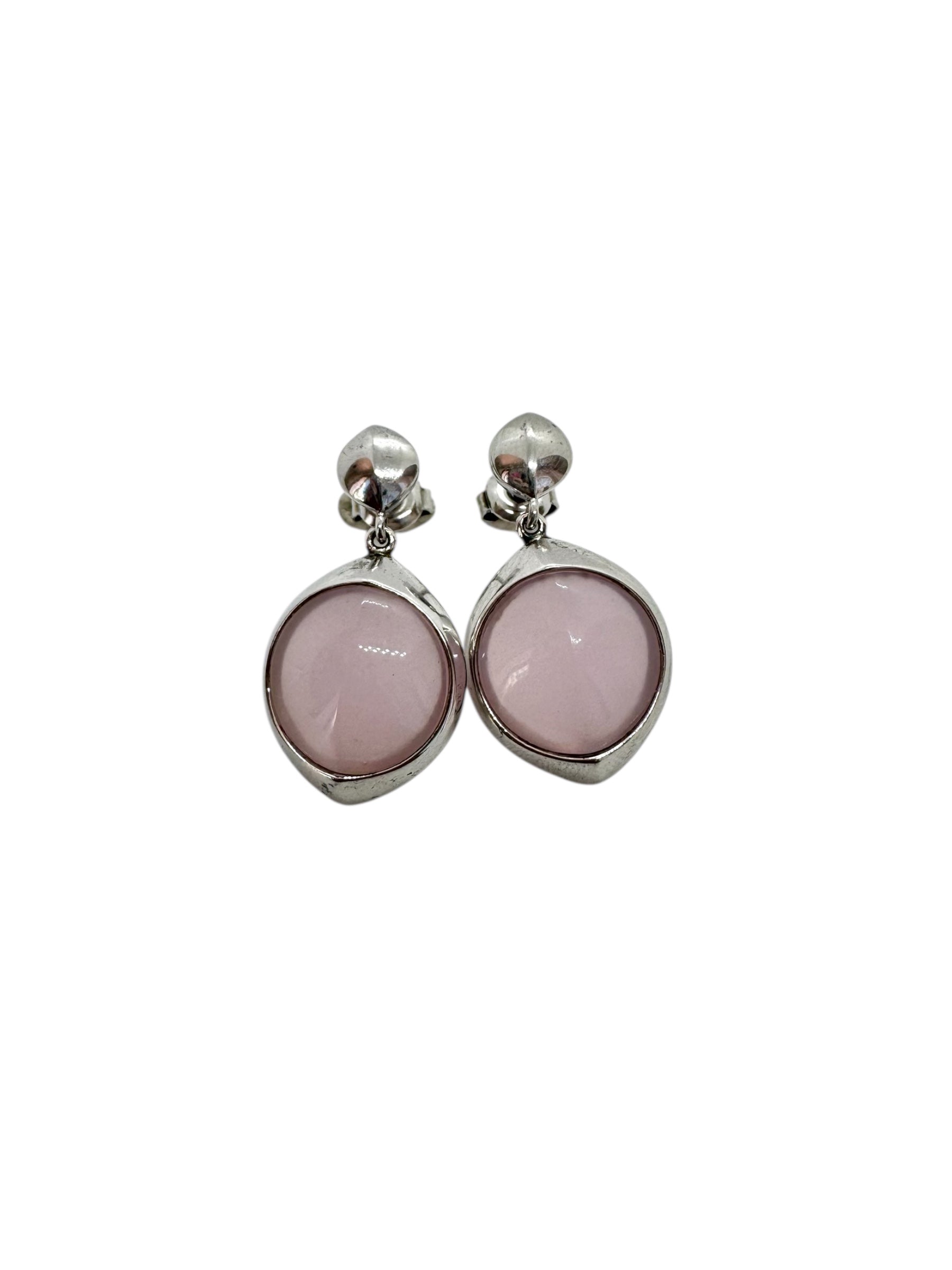 Cabochões de quartzo rosa e brincos de prata