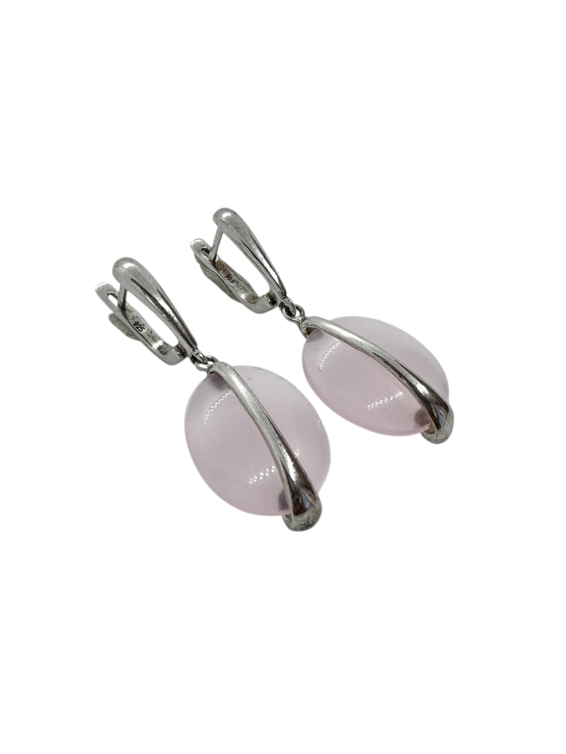Cabochões de quartzo rosa e brincos de prata