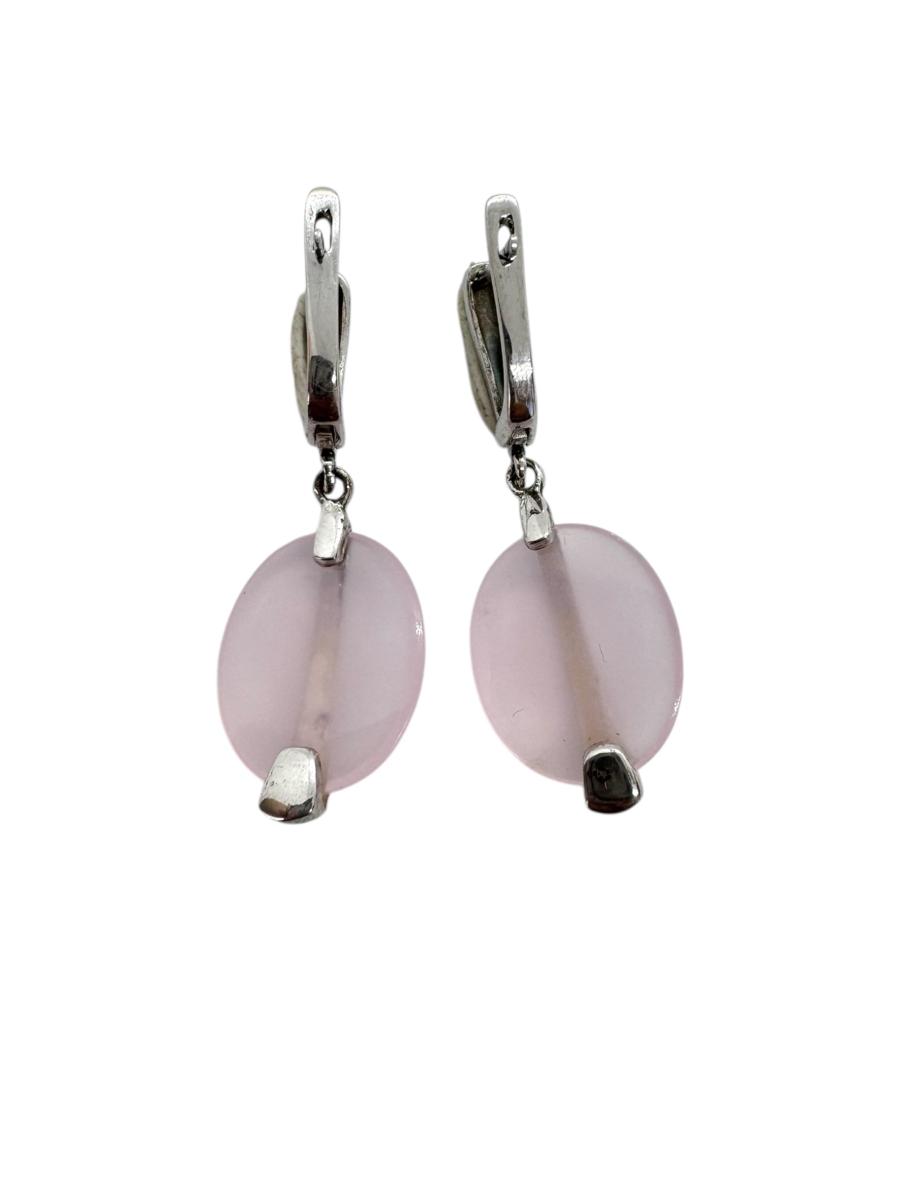 Cabochões de quartzo rosa e brincos de prata