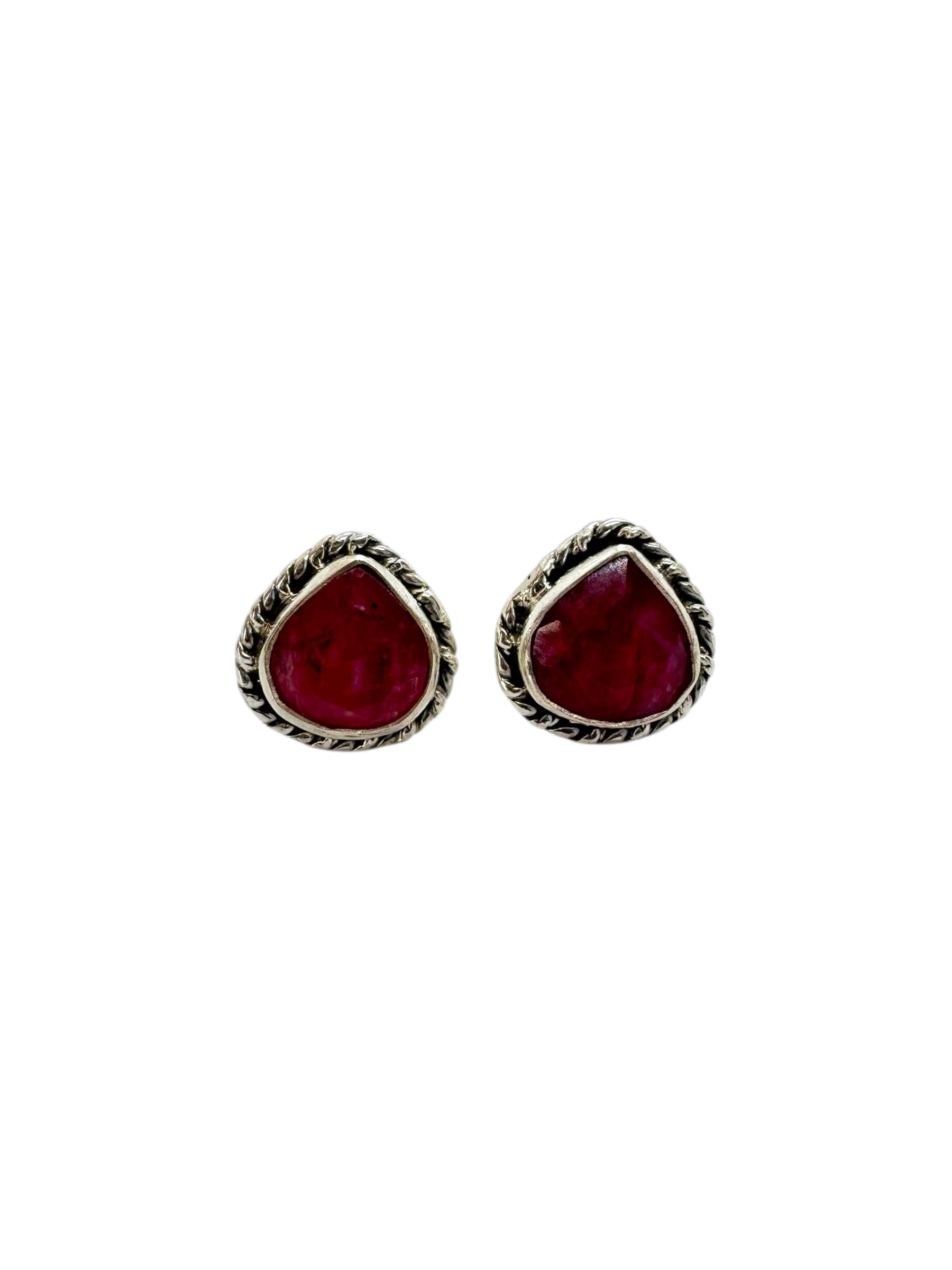 Brincos de rubi cabochão e prata