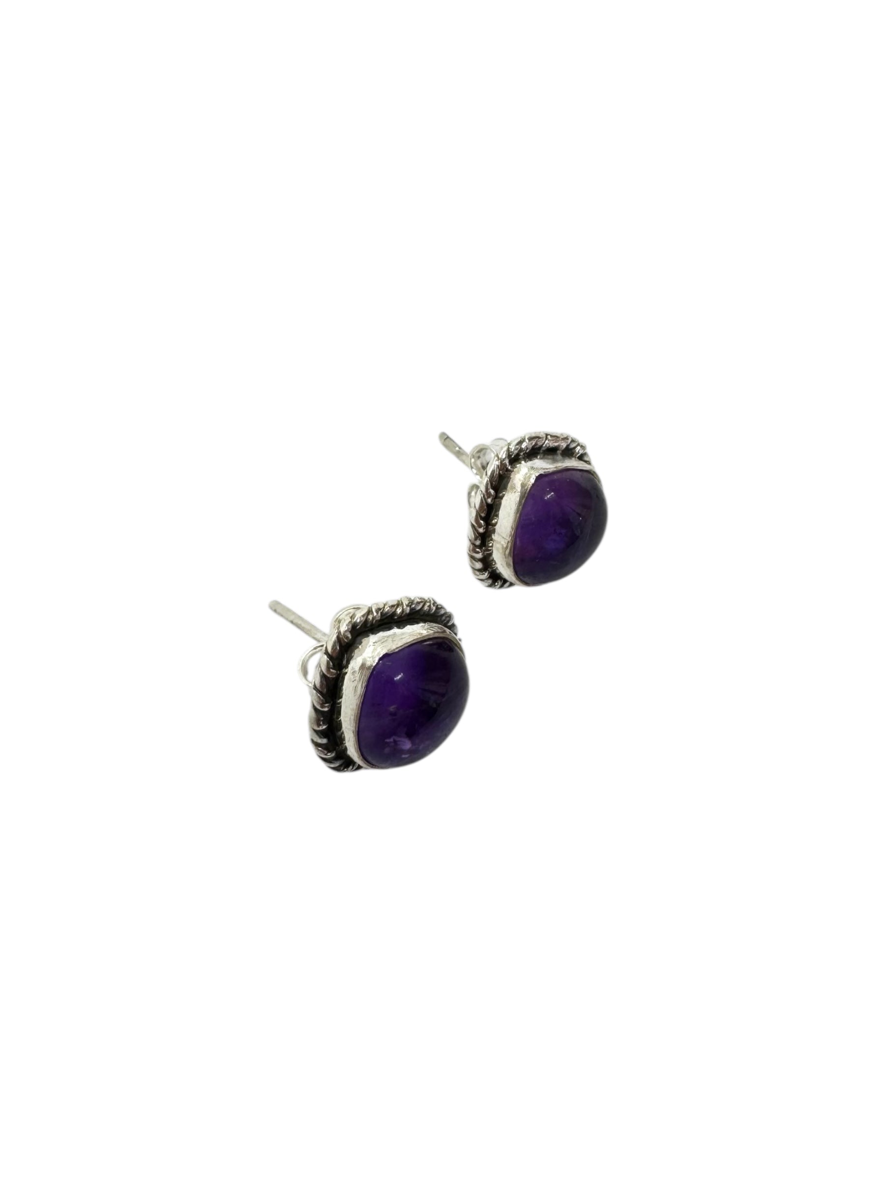 Brincos de prata e cabochão de ametista