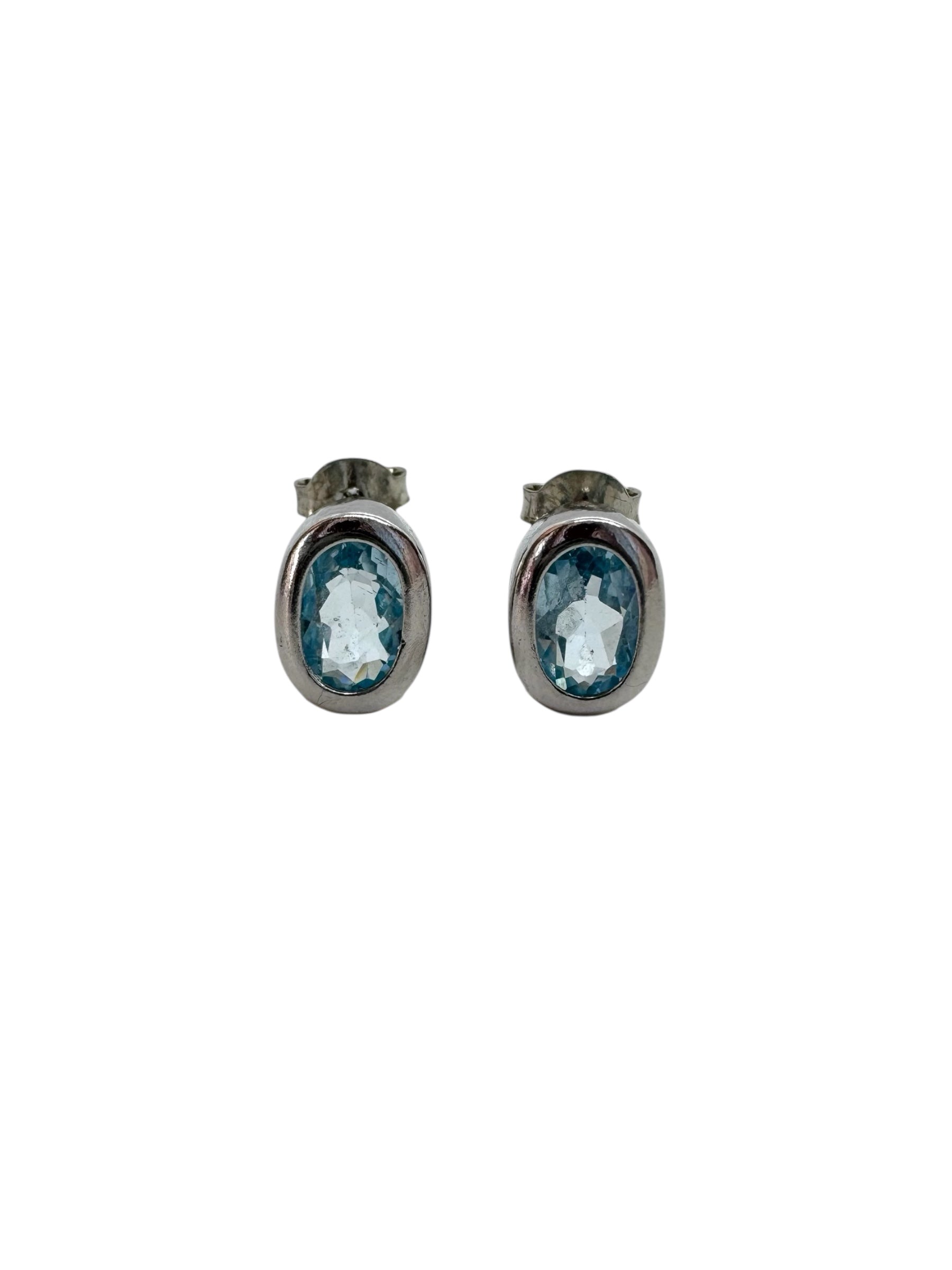 Brincos com prata e topázio azul facetado oval