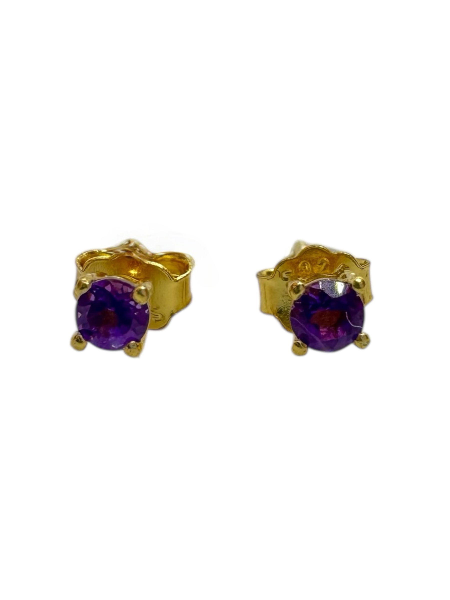 Brincos minimalistas com ametista e prata banhada a ouro