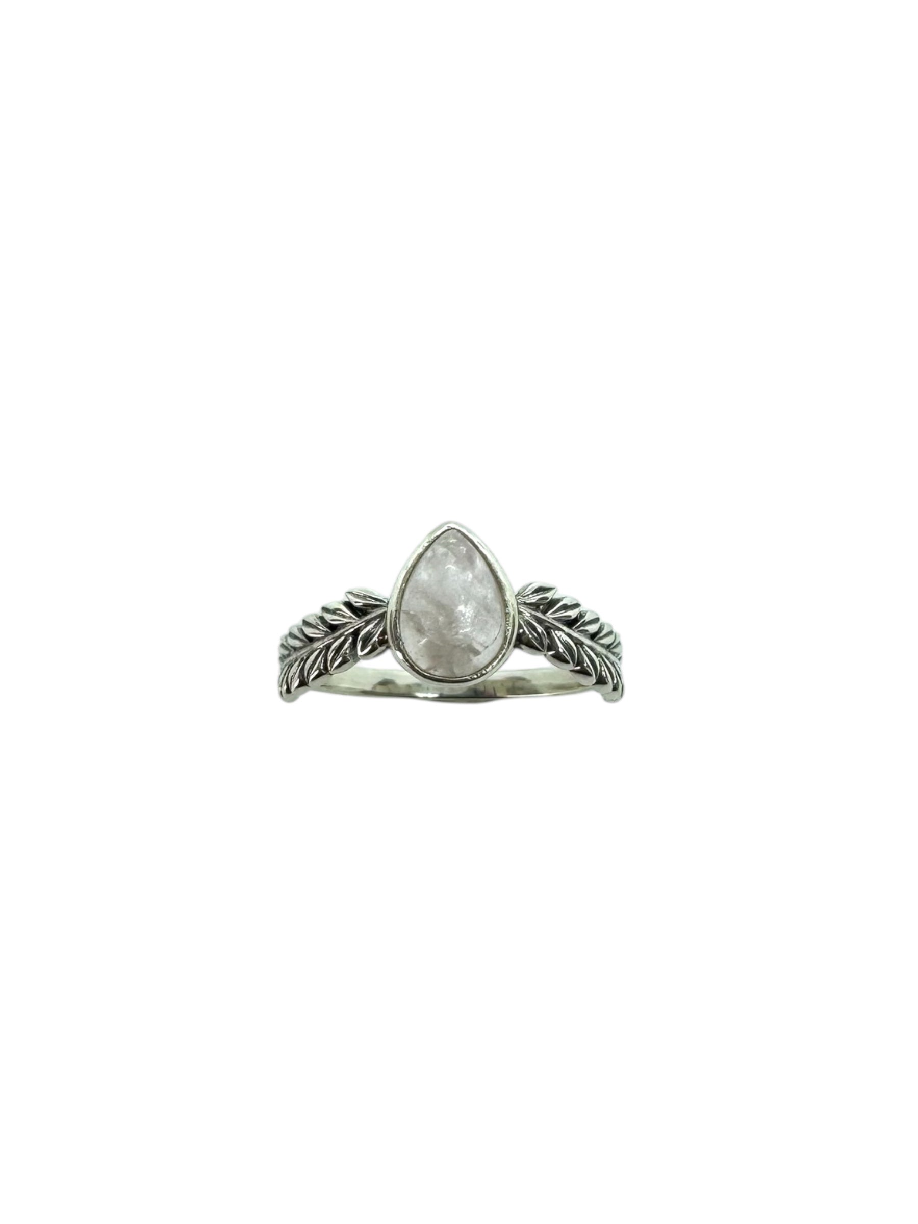 Anel Cabochão de Quartzo Rosa com Desenho de Folha de Prata