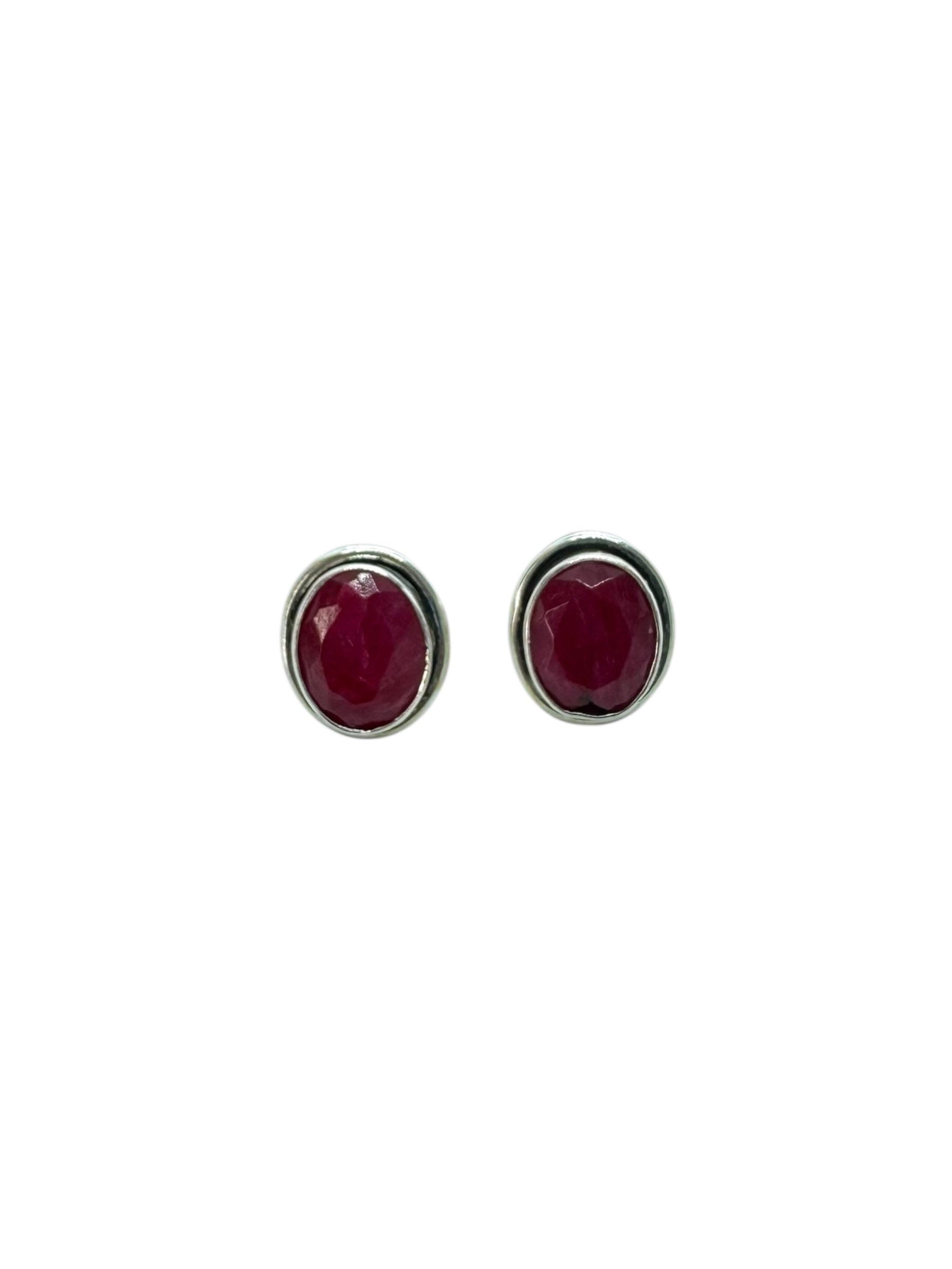 Brincos de rubi cabochão e prata