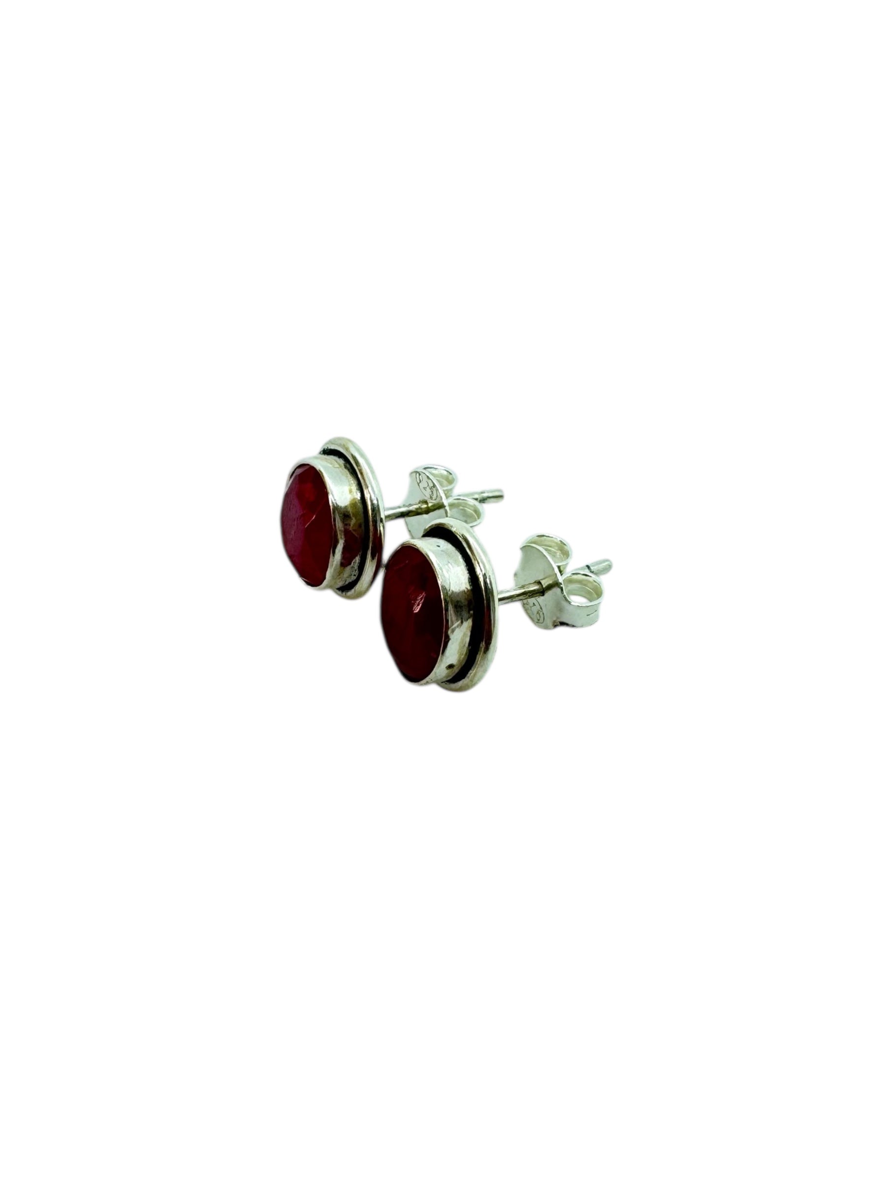 Brincos de rubi cabochão e prata