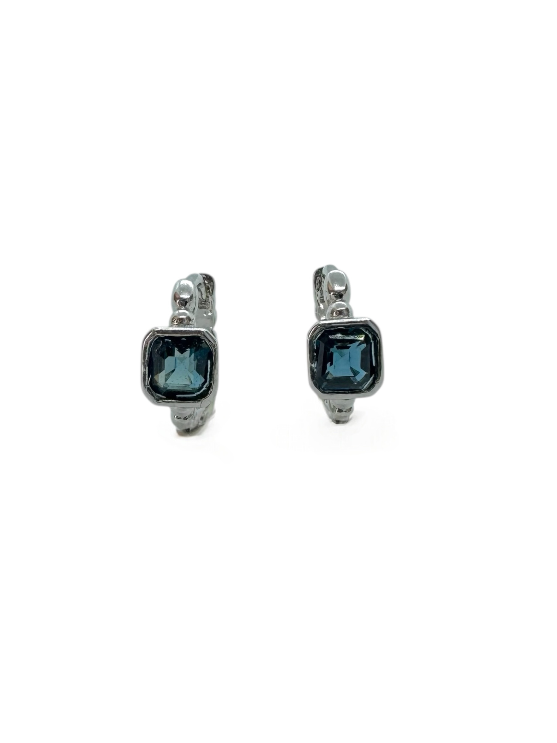 Brincos de argola com turmalinas azuis de corte quadrado