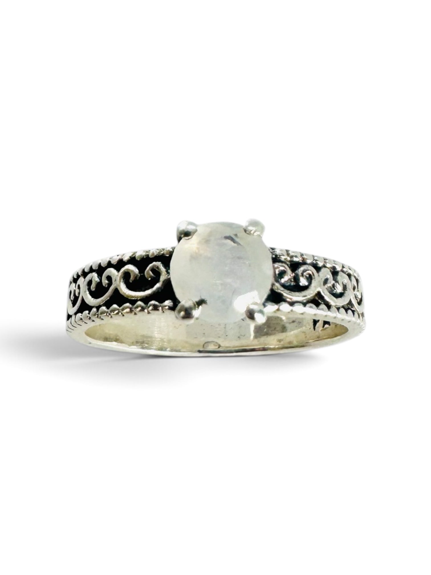 925 sterling silver ring with oval moonstone cabochon