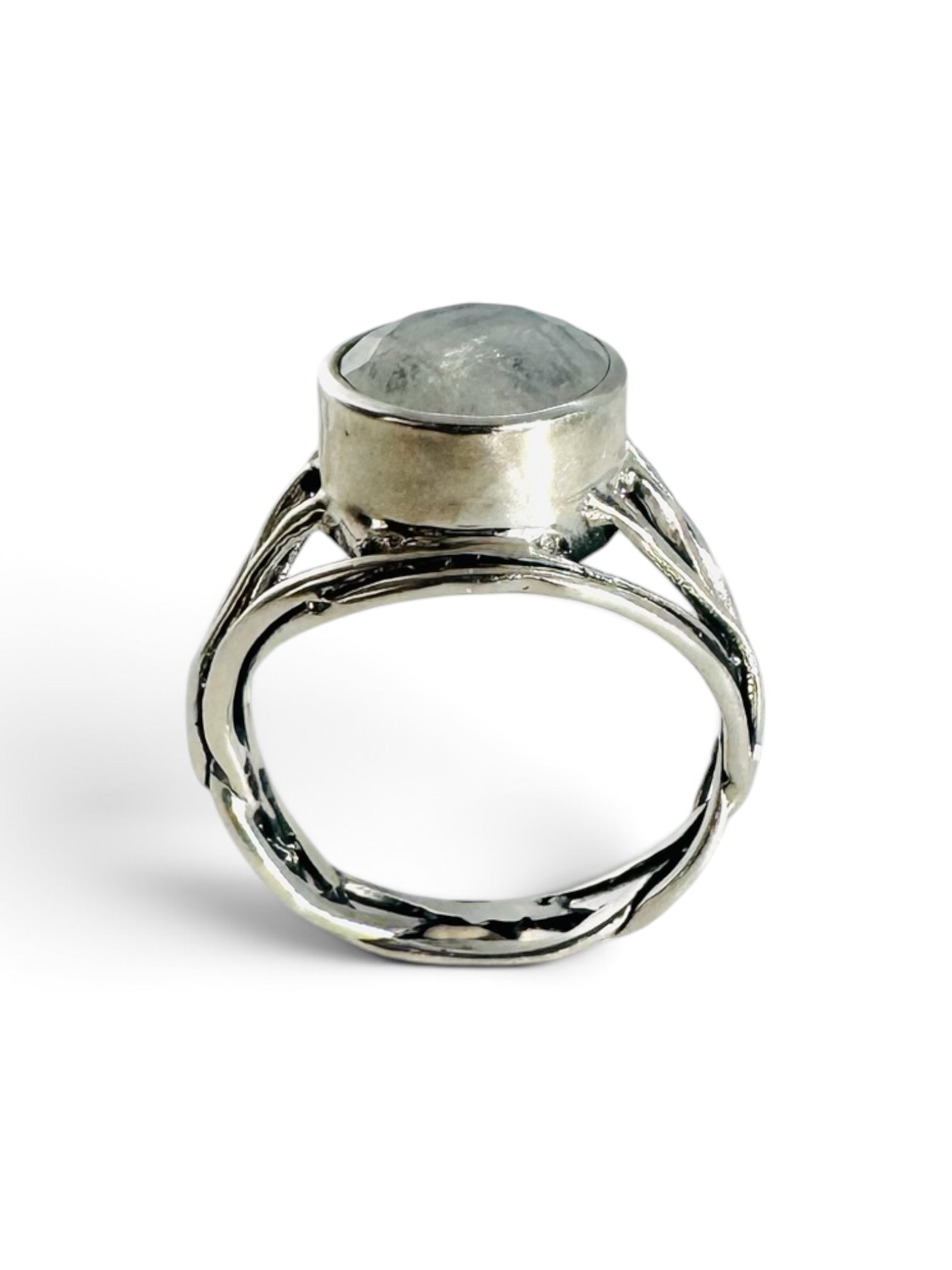 925 sterling silver ring with a distinctive moonstone